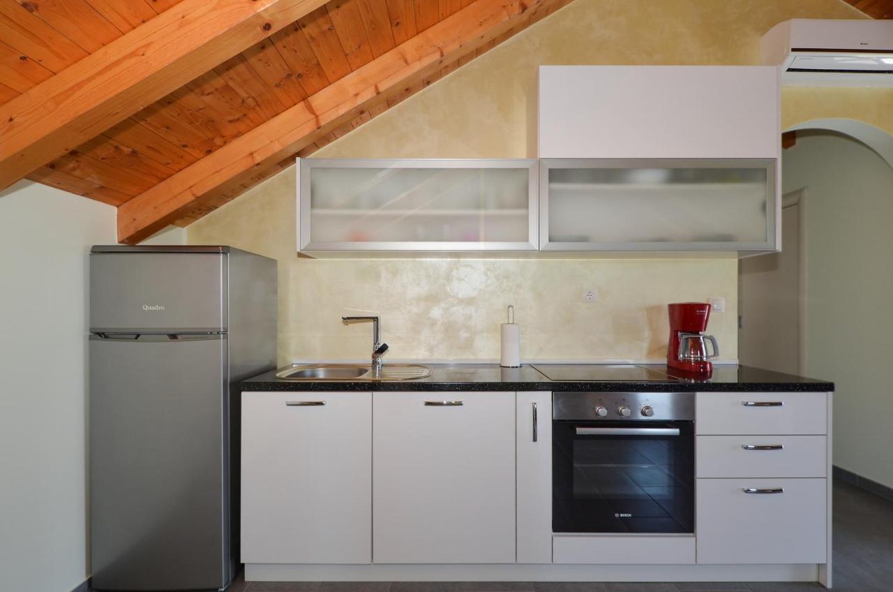 Holiday Home Nevera Kaštela エクステリア 写真