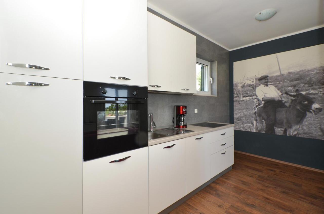 Holiday Home Nevera Kaštela エクステリア 写真